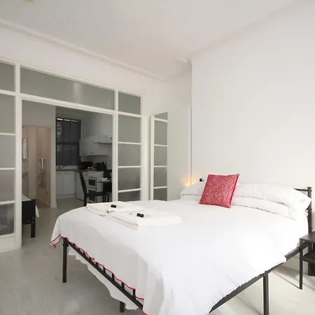 Barton Beachside Apartments: Modern Coastal Retreat-3