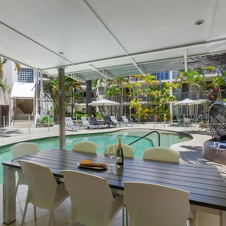 Noosa Tropicana-3