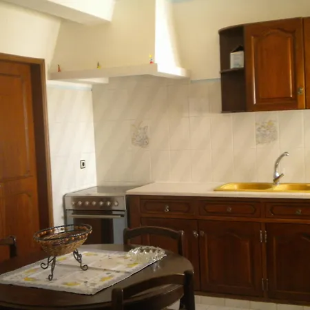 Apartamentos E Quartos Atalaia-3