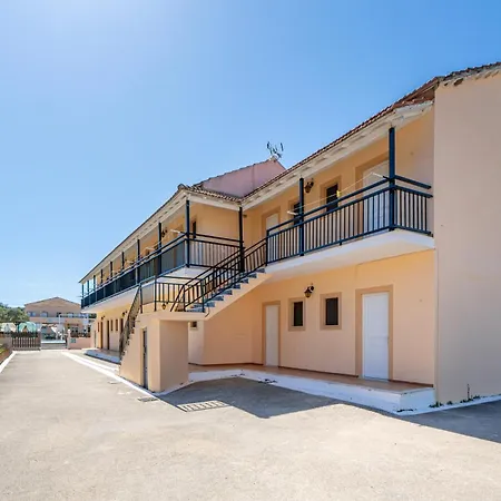 Sandy Beach Complex - Poolside Studios & Seaside Apartments-2
