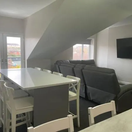 Ryan I Air I Bnb - 102 Mill Street - Free Parking-2