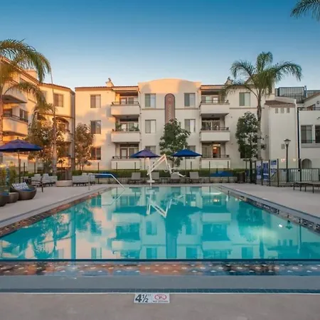 Lux One Bedroom Condo With Garden View-2