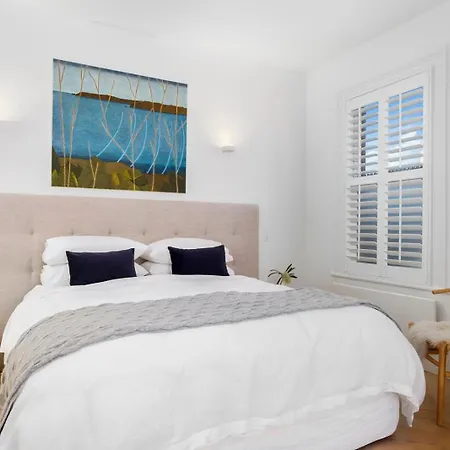 Sullivans Cove Apartments-3