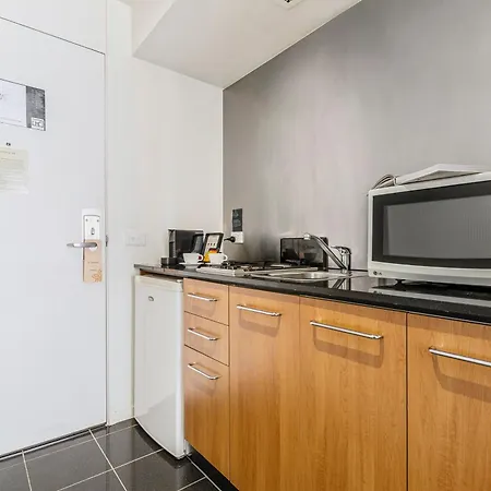 Punthill Apartment Hotel - Little Bourke-3
