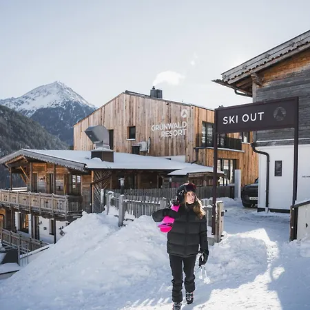 Gruenwald Resort Soelden Appartements Und Chalets Mit Pool-2