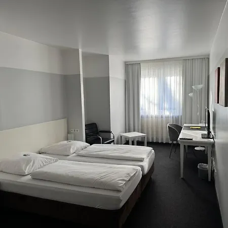Hotel U Mülheim Free Parking Highspeed WiFi-3