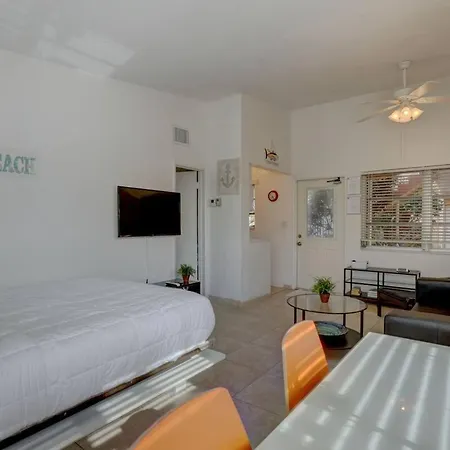 Aloha Apartments On The Intracoastal-Walk To The Beach-3