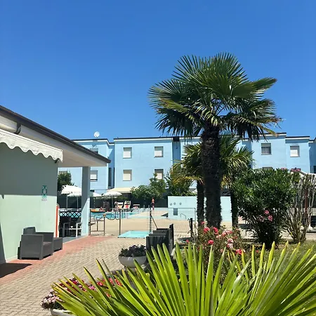 Long Beach Village Residence On The Sea With Private Beach Included-2