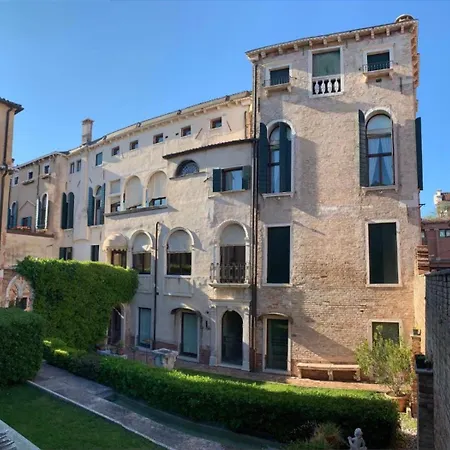 Palazzo Contarini Della Porta Di Ferro-2