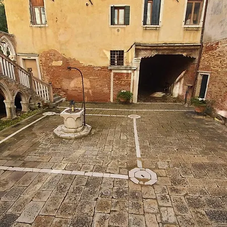 Palazzo Contarini Della Porta Di Ferro-3