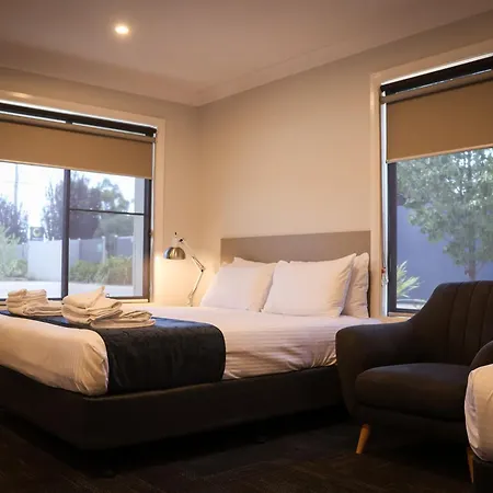 Eastend Studio Apartments-2