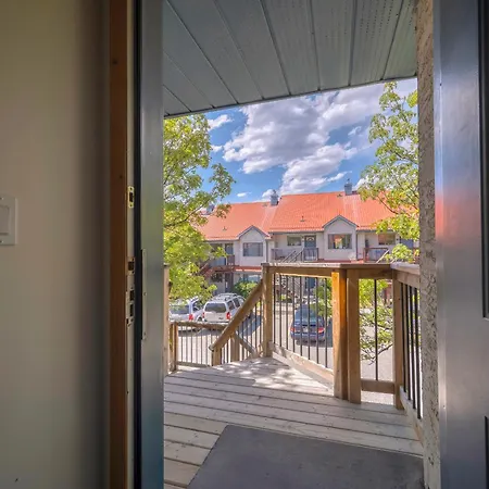 Bow Valley Chalets-Entire 2 King Bedrooms Townhouse-3