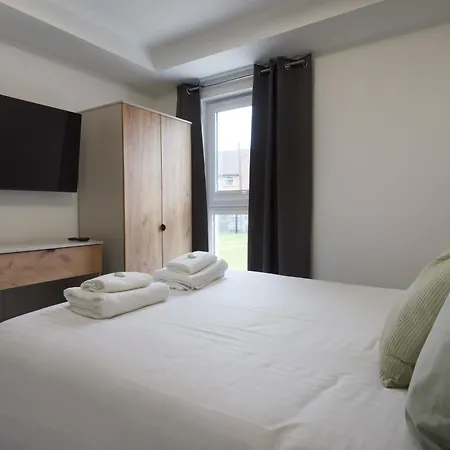 The Ashcroft Studios & Apartments With Free Parking-3