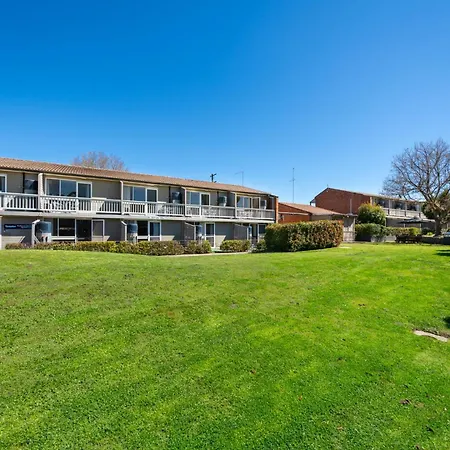 Bathurst Studio Apartments-3