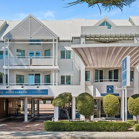Broadwater Resort Como-3