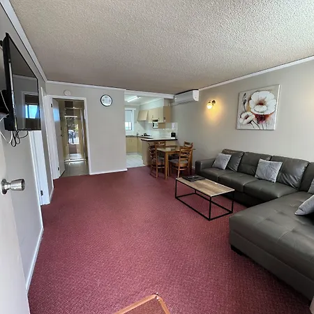Blue Whale Motor Inn & Apartments-3