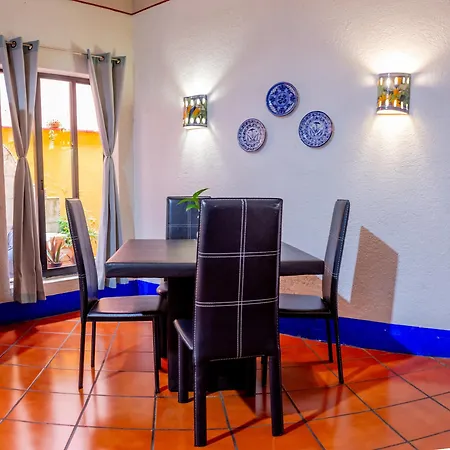 Hotel Suites Del Centro-3