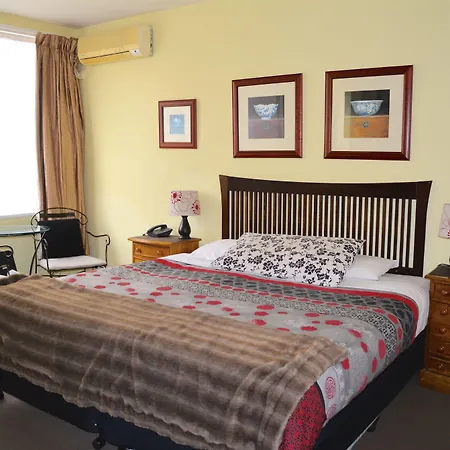 Knightsbridge Apartments-3