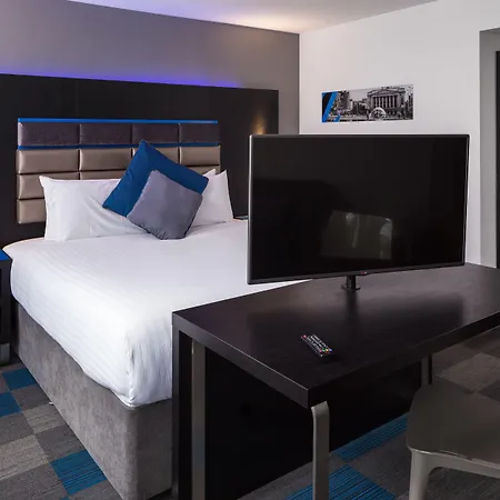 Roomzzz Nottingham City-3