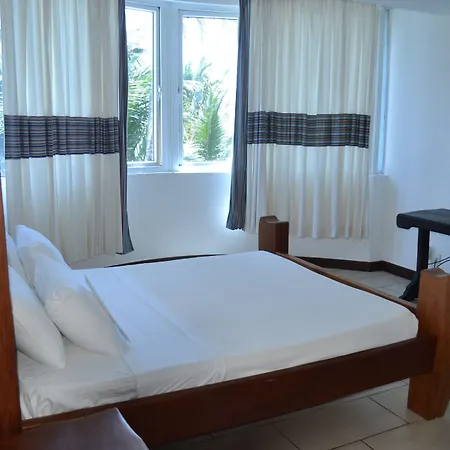 Cowrie Shell Beach Apartments Official-3