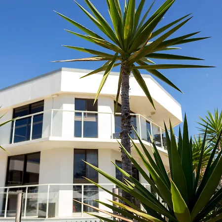 Bayview Beachfront Apartments, In Town Right On The Beach-2