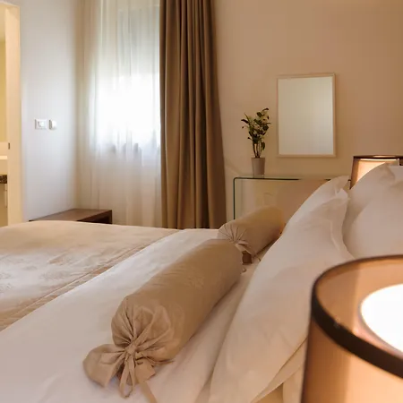 Residence By Vestibul Palace-3