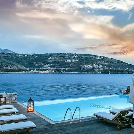 Εn Plo Luxury Suites-2