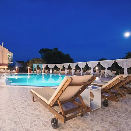 Sandy Beach Complex - Poolside Studios & Seaside Apartments-3