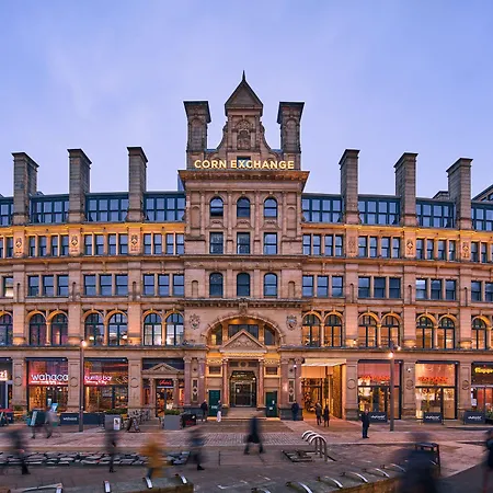 Roomzzz Manchester Victoria-2