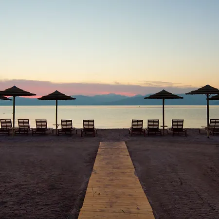 Sun 'N Chill, Boutique Apartments & Beach Villa-2