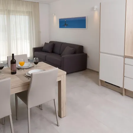 Aparthotel Punta Blu - POOL&SPA-2