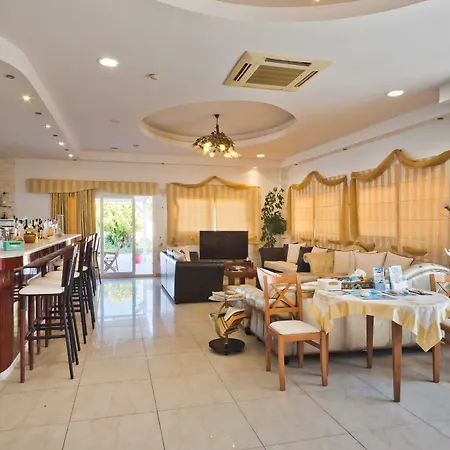 Royal Beach Hotel-2