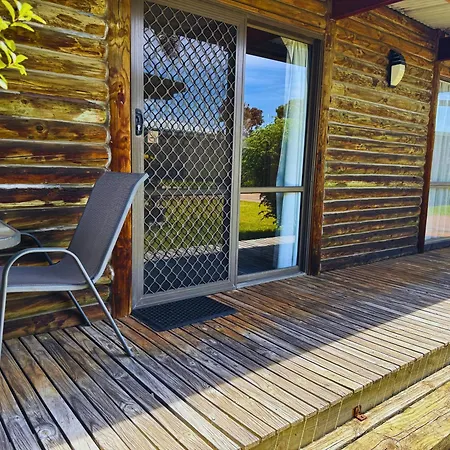 Lazy Acre Log Cabins-2