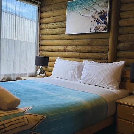 Lazy Acre Log Cabins-3