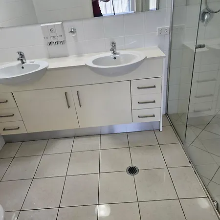 Gladstone City Central Apartment Hotel Official-3