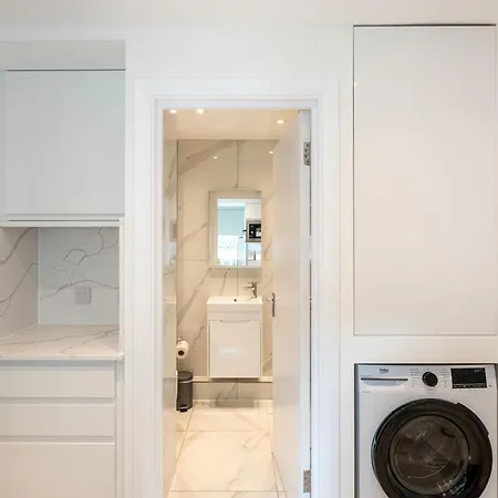 Queensgate Court Apartments-3