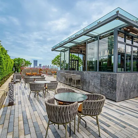 Fraser Suites Shenzhen: Infinity Pool & Business Zone Convenience-3