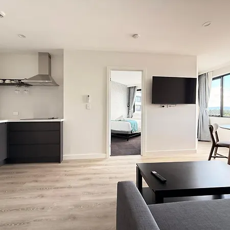 Tiki Hotel Apartments Surfers Paradise-3