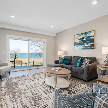 539 Bay St ⁀➷ 3Bdr Lake View Penthouse Condo On West Bay ➠ 401W-2