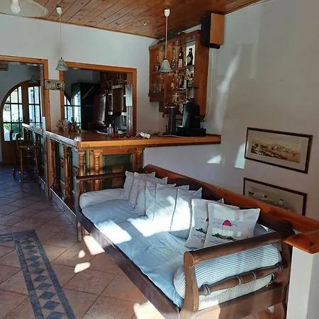 Siroco'S Rooms And Studios-3