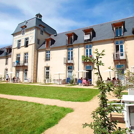 Residence Prestige Odalys Le Chateau De Kergonano-2