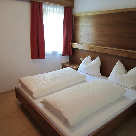 Aparthotel Garni Haus Hubertus-2