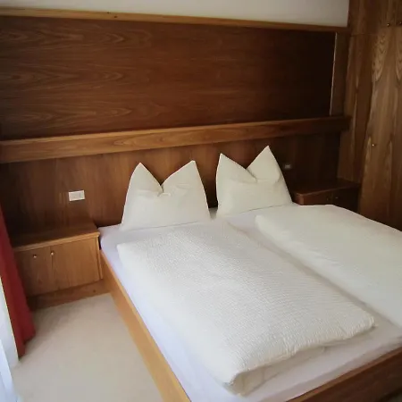 Aparthotel Garni Haus Hubertus-3