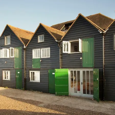 Whitstable Fisherman'S Huts-2