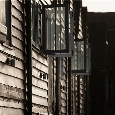 Whitstable Fisherman'S Huts-3