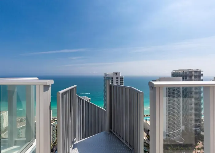 Hyde Beach House Hollywood Private Suites