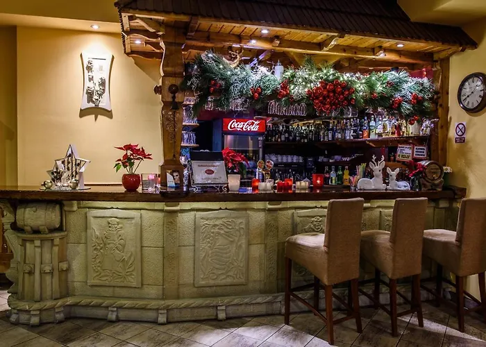 Dwor Skalny Apartamenty, Pokoje I Restauracja Karczma Skalna Milkow 