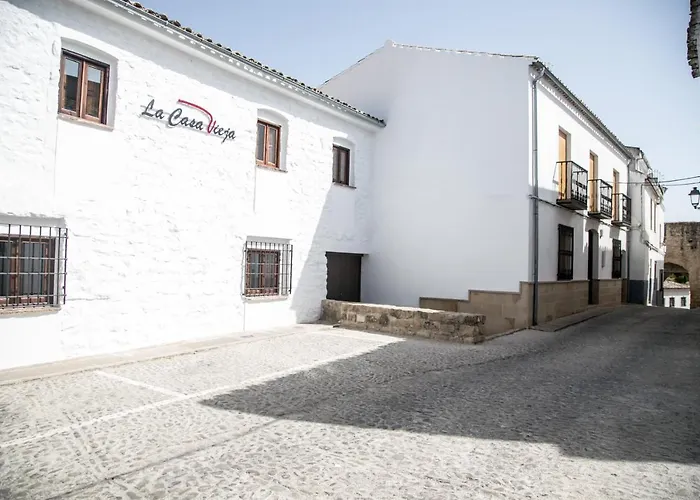 Apartamentos Turísticos La Casa Vieja Sabiote