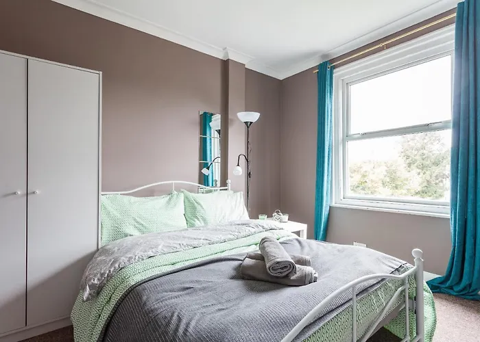 Shirley House: Self-Catering Haven Near Southampton Central
