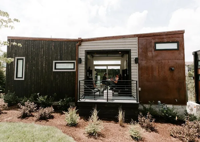 Ironwood Grove, Tiny House Hotel